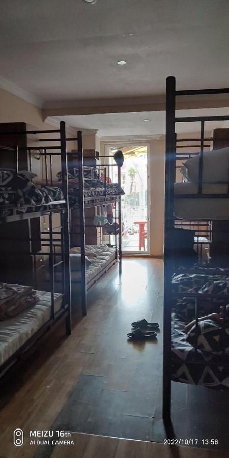 Every Day Lux Hostel Batumi Eksteriør billede